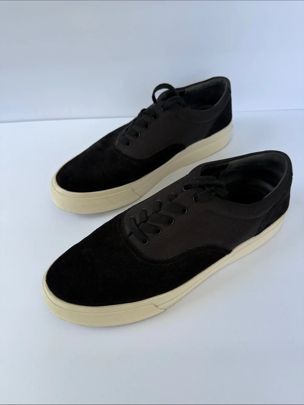 VINCE Sonny Black Low-Top Suede and Canvas Sneaker Size 11 Like New